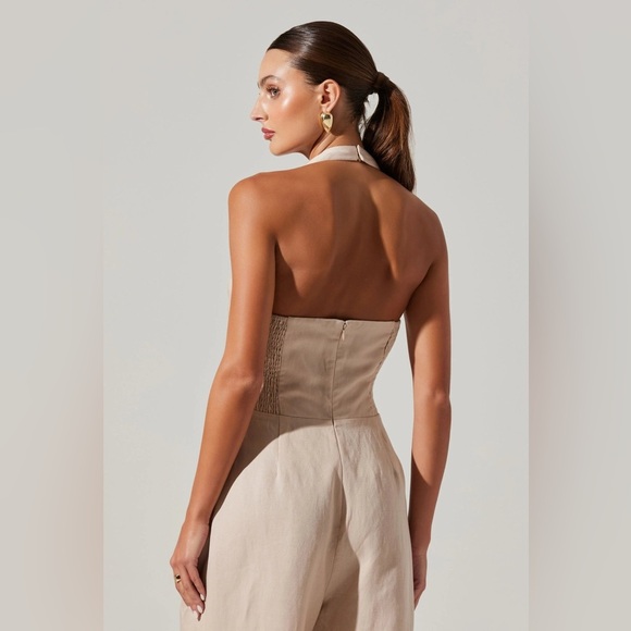 ASTR Tatum Halter Neck Vest Jumpsuit - Size Small - Picture 2 of 4